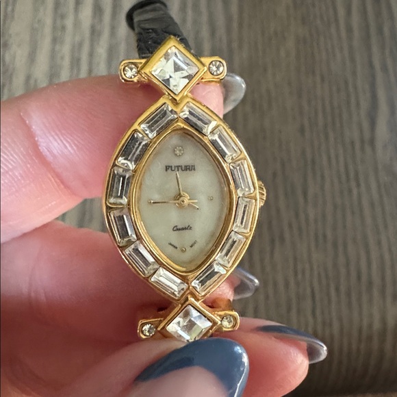 Gold and Black Women's Watch - Picture 5 of 6